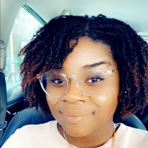 Meet your Posher, Cassandra